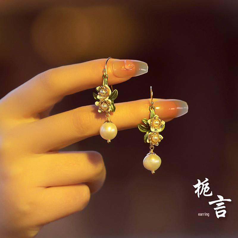 Elegant Ebony Flower Hairpin for Women – Ancient Style, High-End Feel, Simple Chinese Design, Perfect for Daily Use.
