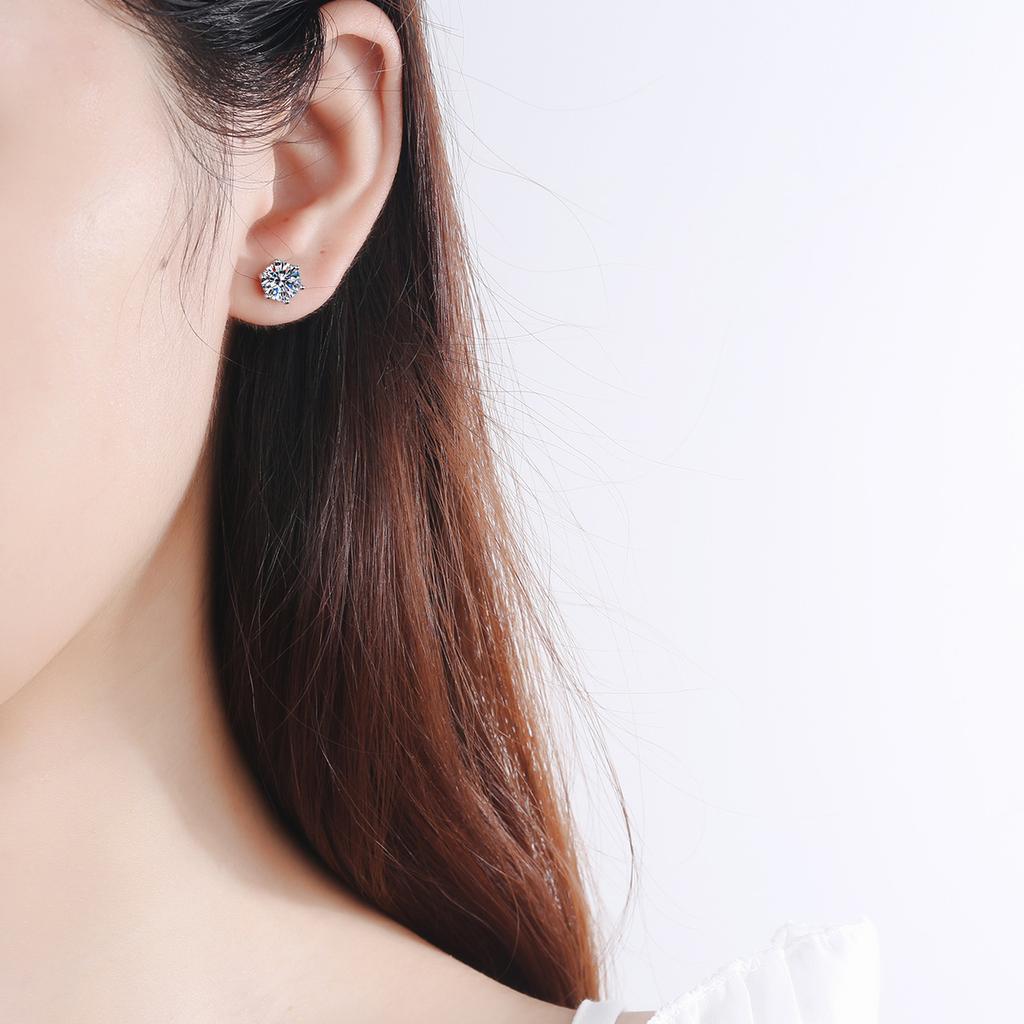 S925 Plated Sterling Silver Needle Earrings Classic Six-claw Stud Earrings Platinum Plated Temperament Simple Earrings Stud Earrings 2026