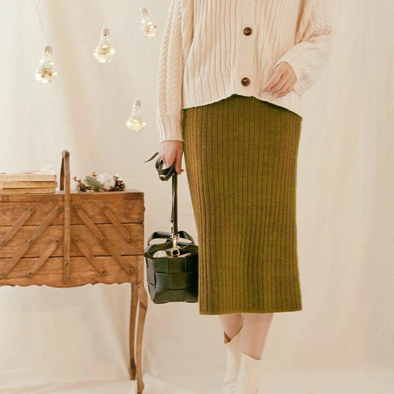 

Зимняя женская юбка средней длины с разрезом One size