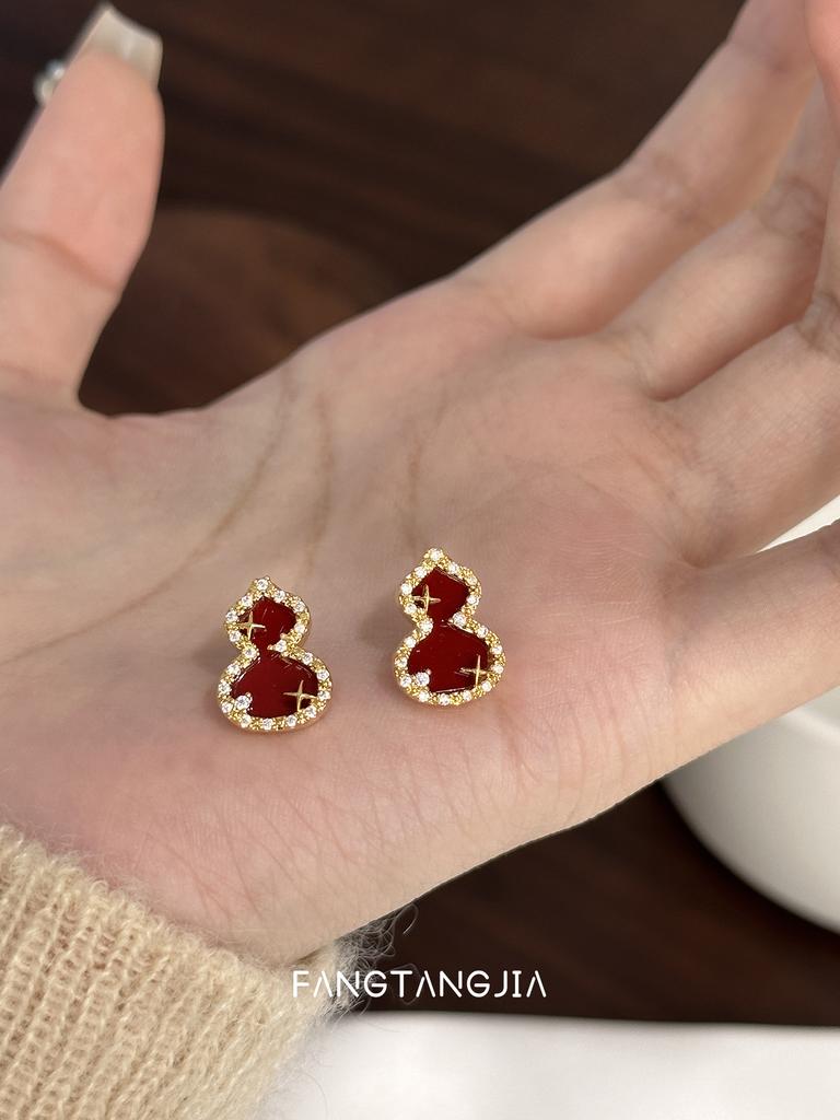 New Chinese-style white red gourd light luxury stud earrings 2025 great-looking earrings are suitable for Chinese New Year