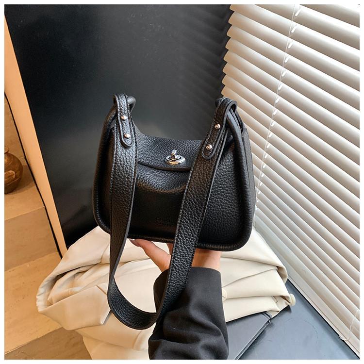 IELGY All-Match Fashion One-Shoulder Underarm Crossbody Small Square Bag