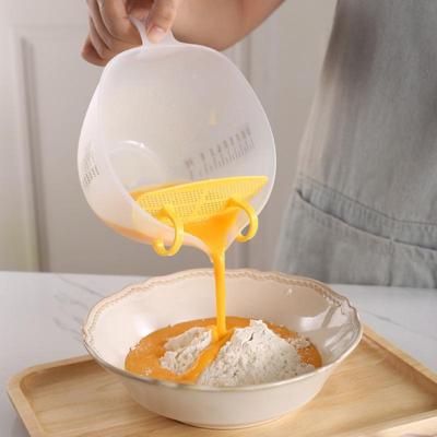 Scale Measuring Cup Transparent Mixing Bowl 900ML Clear Kitchen Baking Scale Measuring Cup with Filter Plate and Handle Accurate
