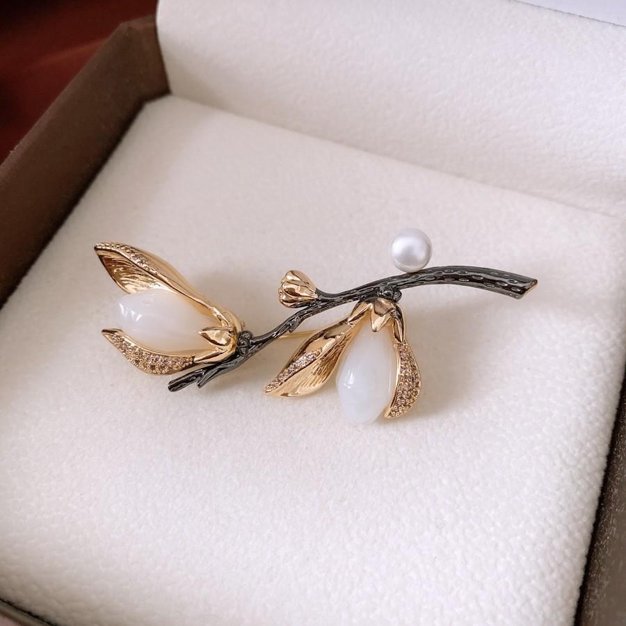 Średniowieczna Vintage Broszka z Kontrastującą Pszczołą Inkrustowana Diamentami Retro Lekki Luksus High-endowa Korsaż Wykwintne Wszechstronne Dodatki Kobiety