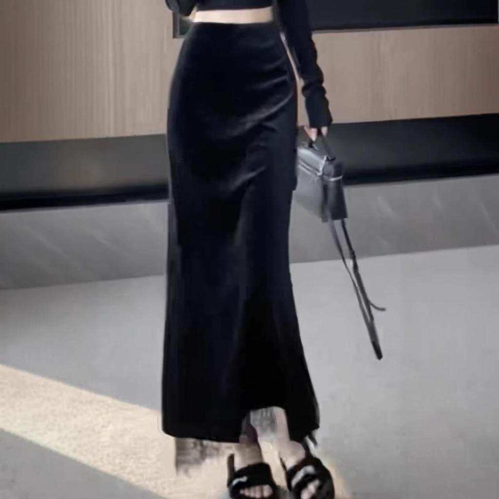 Eleganter schwarzer High-Waist-Midi-Rock aus Samt mit Spitze und Schlitz für Damen