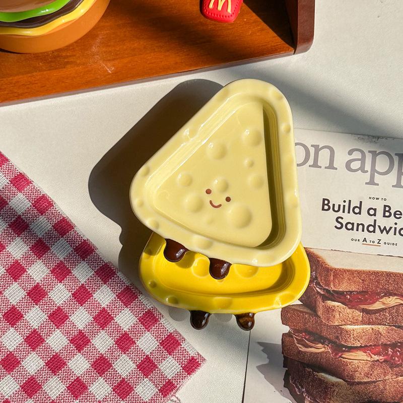 Cute cheese ceramic 4 inch small plate cute soy sauce vinegar dish sauce dish underglaze color household seasoning dish high value