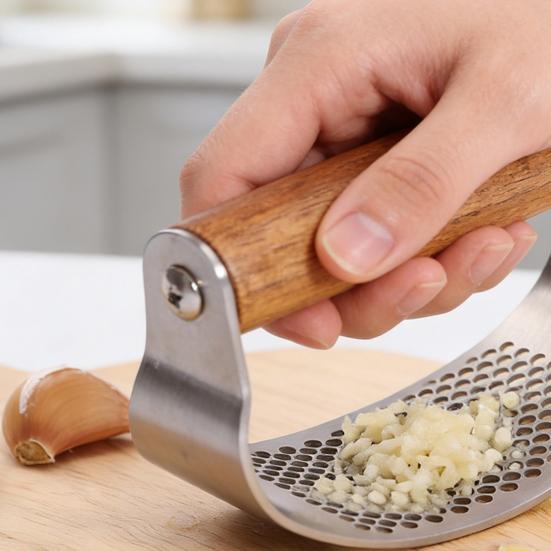 Garlic Presser Manual Garlic Press Rocker Mincer with Peeler Stainless Steel Garlic Chopper for Quick Clean Crushing Easy to Use Kitchen Tool for