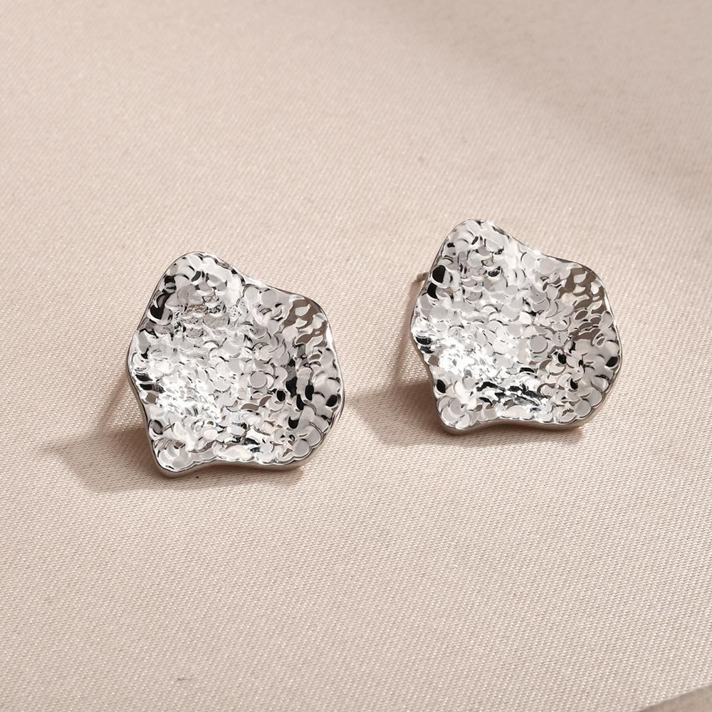 

Fashion design pleated metal flash texture stud earrings retro round square earrings earrings women
