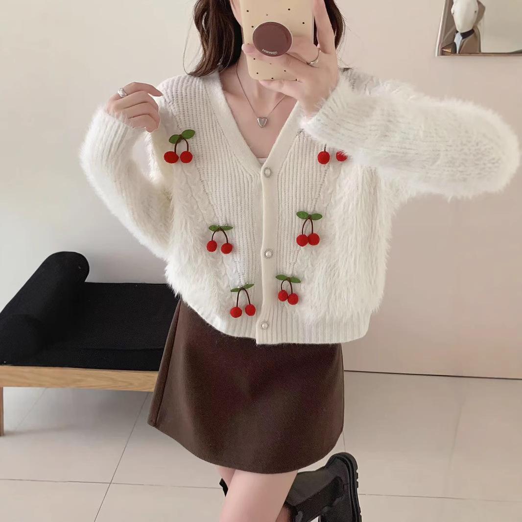 

Autumn and winter fashion elegant style V-neck versatile knitted cardigan loose sweet cherry single-breasted imitation mink sweater women 57-125 білий