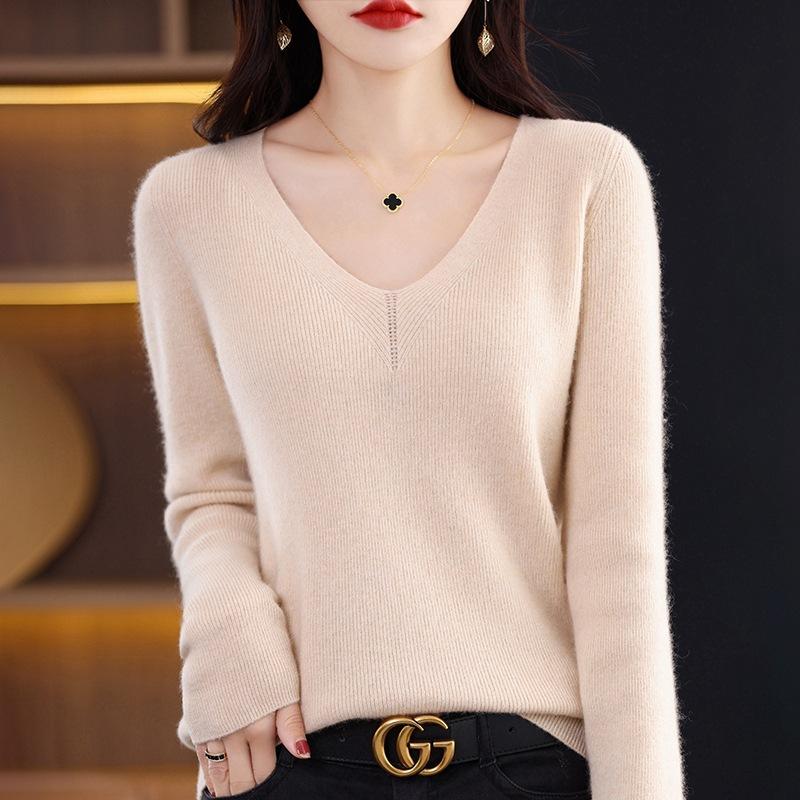 Autumn new large V-neck knitted sweater women's slim-fitting long-sleeved sweater with a sense of collarbone design and a bottoming shirt inside