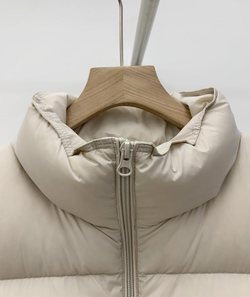 Women's White Duck Down Sleeveless Stand Collar Vest - Korean Style, Versatile, Warm and Thickened for Autumn and Winter.
