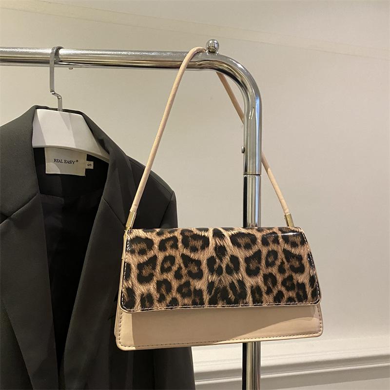 

Нишевая мода с леопардовым принтом, популярная наплечная сумка, новая универсальная текстура, модная сумка-мессенджер в зарубежном стиле, дизайн с высоким чувством хаки