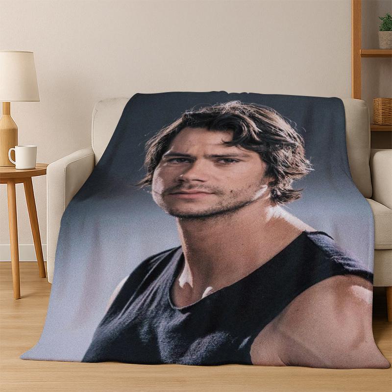 

Dylan O’Brien DOB Actor Flannel Blanket Soft Warm Blanket Throw Blanket for Bedroom Living Room Bed Travel Picnic Gift Kids 75x90cm