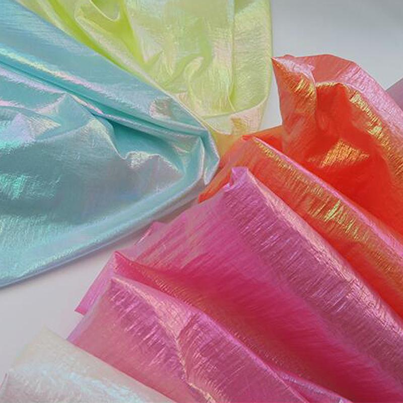100*150cm Naylon Sedefli Kumaş Su Geçirmez Tüy Geçirmez Lazer Senfoni Renkli Gradyan Kumaş Dikiş İçin Şişme Mont Giysiler
