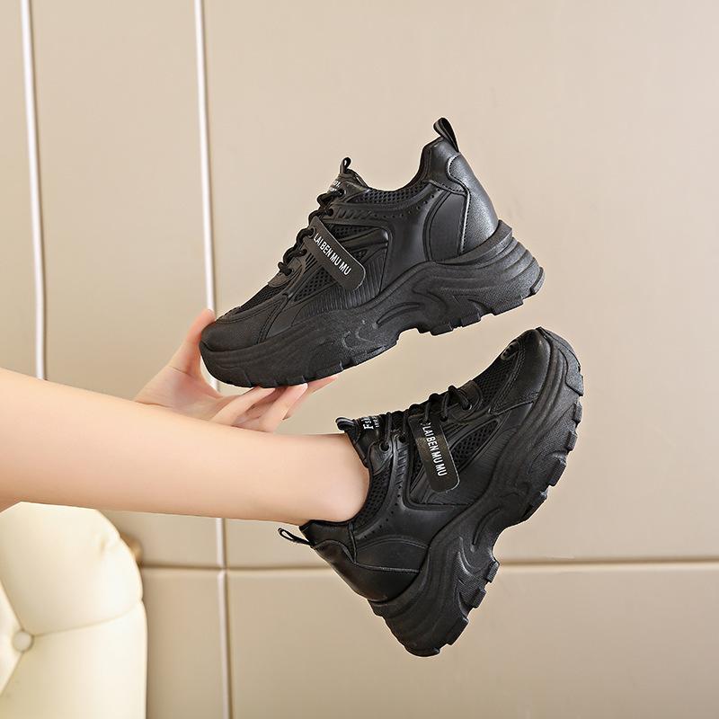 Tênis de pai de sola grossa para mulheres 2025 novos sapatos de primavera, sapatos brancos, tênis esportivos populares para lazer e viagens para mulheres