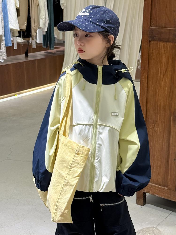 Korean 2025 Autumn Girls' Patchwork Windbreaker: Stylish Street-Style Jacket for Kids and Parents