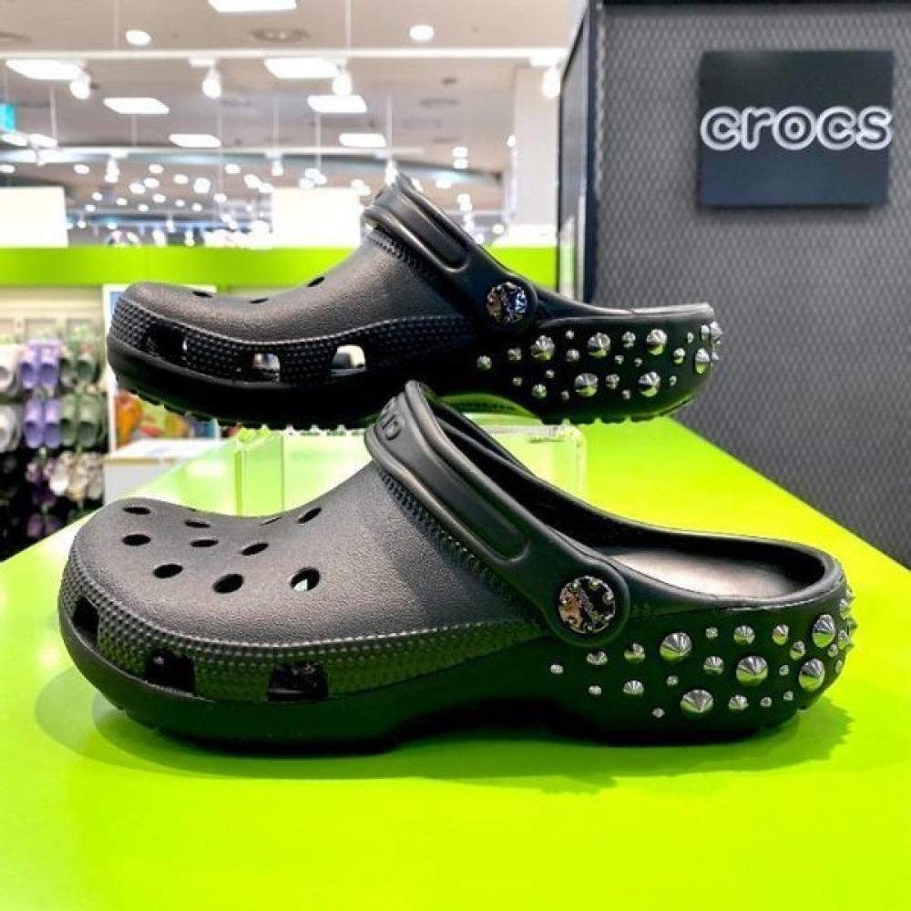 

Crocs Classic Stud Clog Унисекс one/M4W6/230