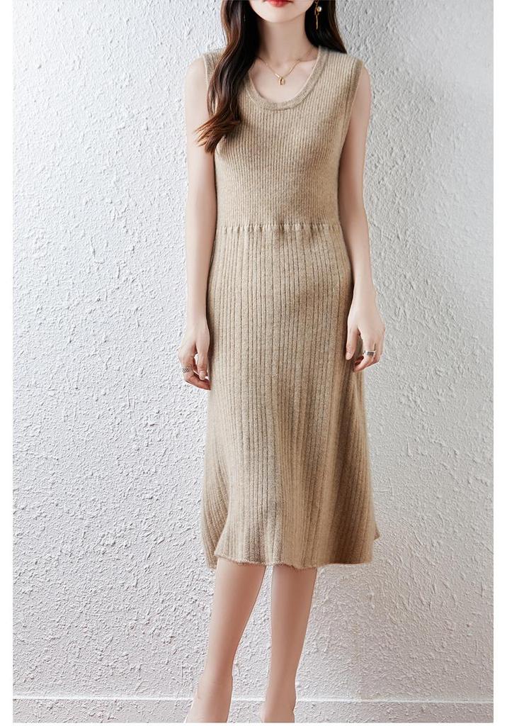 Autumn/Winter U-neck Waist-cinching Sleeveless 100% Pure Wool Vest Dress - Elegant, Fashionable, Slimming, Solid Color.