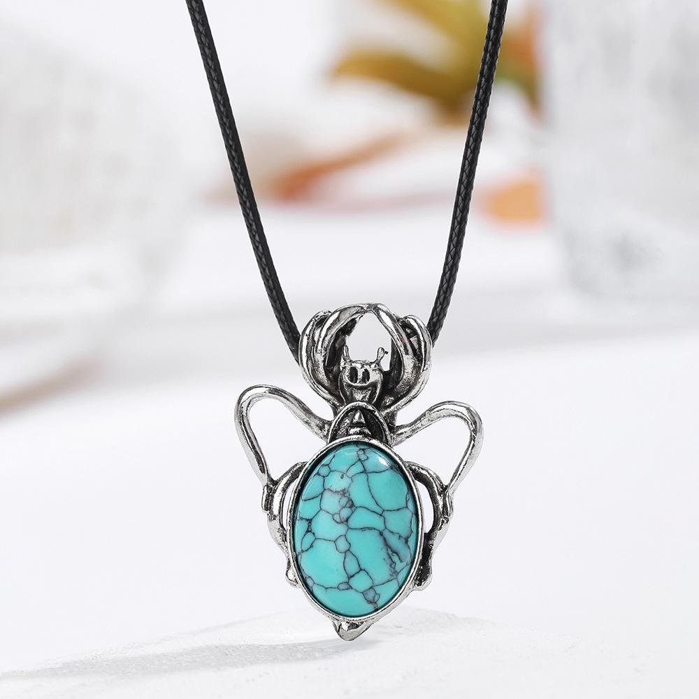 Spider-Shaped Bohemian Amethyst Pendant Necklace with Natural Crystal and Alloy Inlay