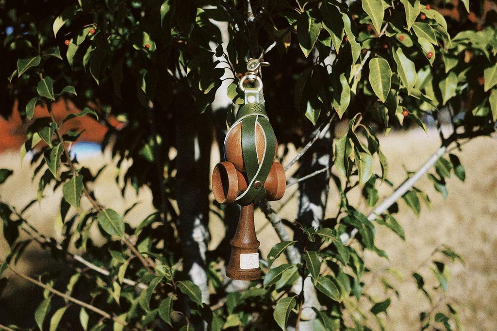 TOKYO KENDAMA Kendama Genuine Tochigi Leather and Made In Japan Holder, Green, Brass,