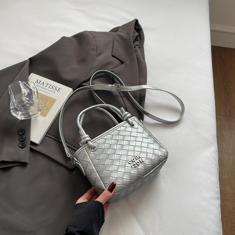 

Лето 2025 Новая Универсальная Супер Огонь Портативная Сумка-Ведро Женская Модная Тренд Плечевая Сумка Через Плечо 19*8*14