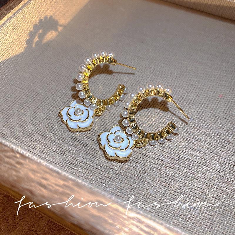 

Винтажные серьги-камелии с жемчугом для женщин - Универсальные, шикарные C-образные для сказочного образа, в трендовом стиле знаменитостей