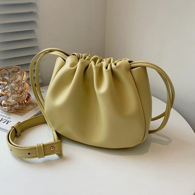 Chic Minimalist Womens Cloud Bag Modern Fashionable Casual Crossbody Bucket Bag