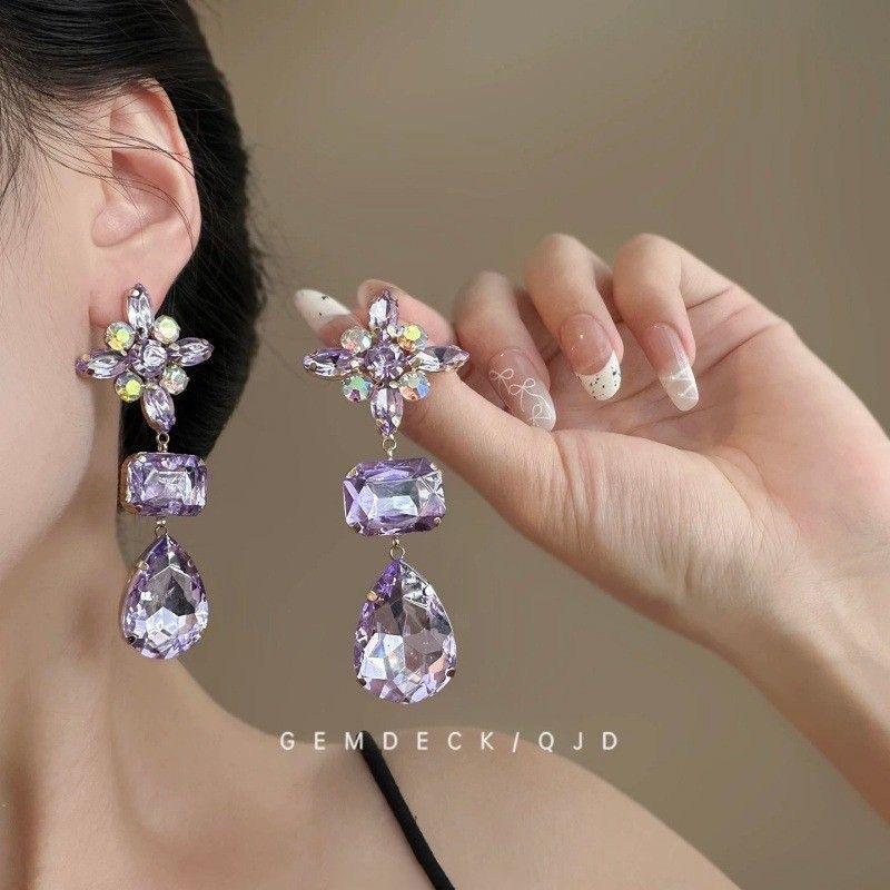 Elegant Retro Rhinestone Flower Stud Earrings: Geometric Style, Luxurious Fashion Accessories