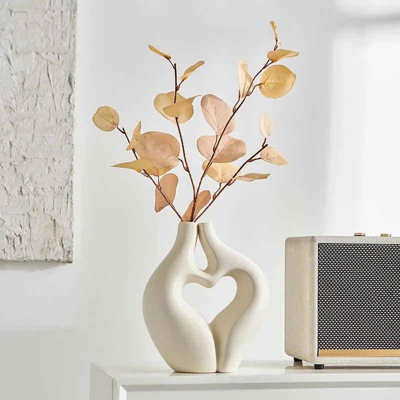 Ceramic Couple Figurines Vase Lover Heart Statue for Pampas Grass Nordic Abstract Home Living Room Bedroom Centerpiece Decor