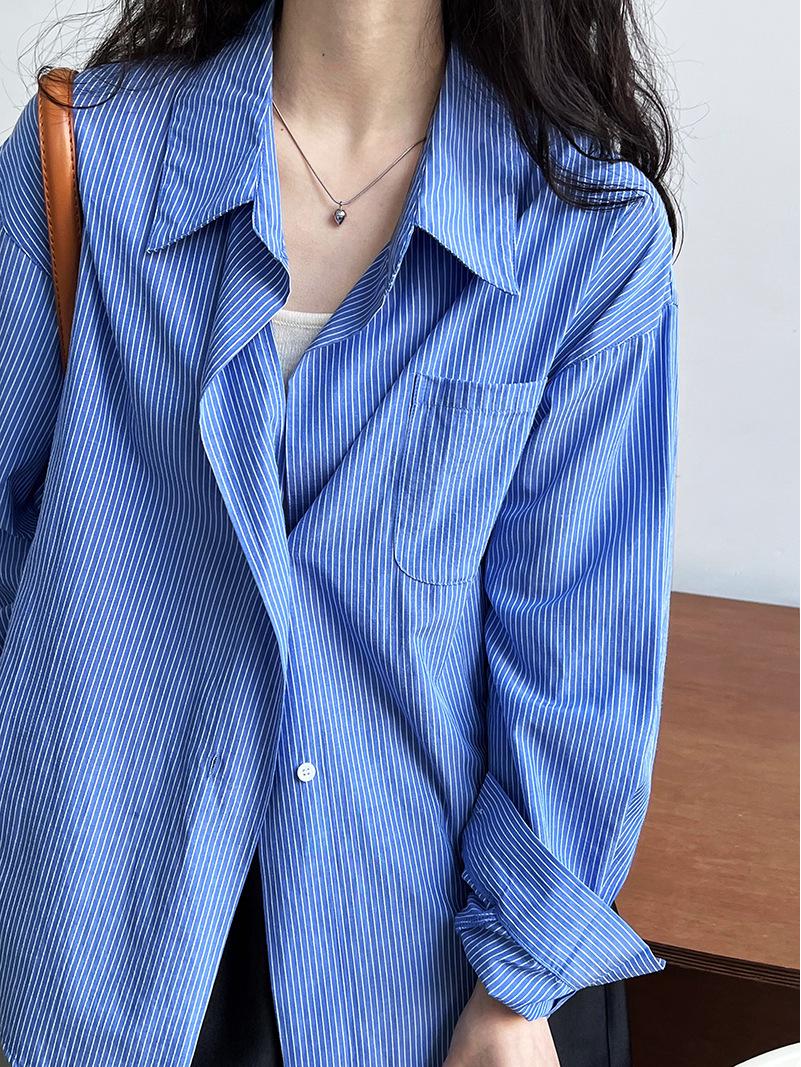 

LUXI Women s Hong Kong Style Striped Shirt - Spring Loose Fit, Drop Shoulder Sleeve Jacket Medium (Model Size)