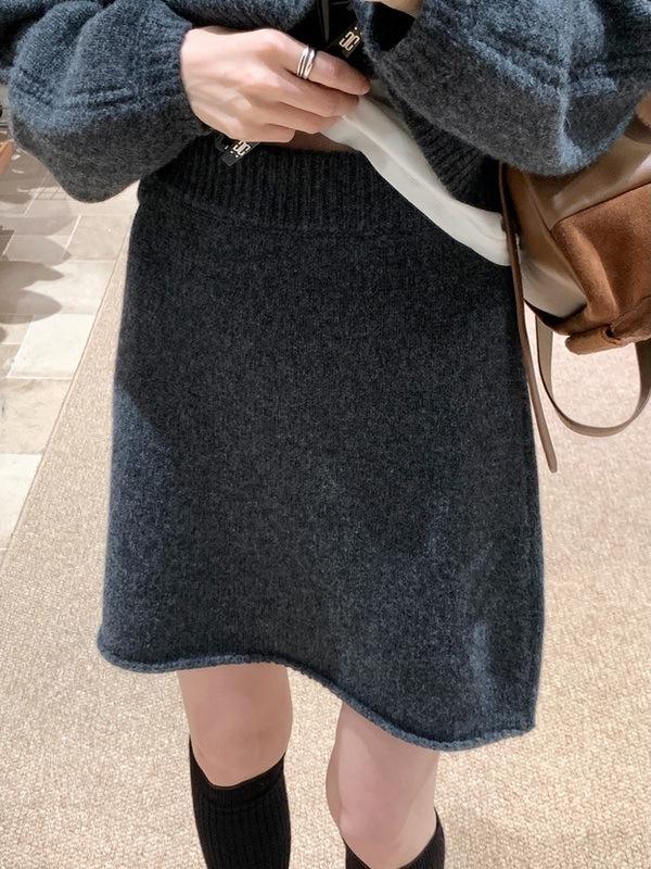 Winter 2025 Gray Wool Knitted Hip-Hugging Skirt for Women - Short, Base Layer Design
