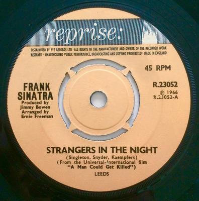 7-Zoll Schallplatte FRANK SINATRA - Strangers In The Night R23052 Reprise Records 1966 UK Jazz Gebraucht
