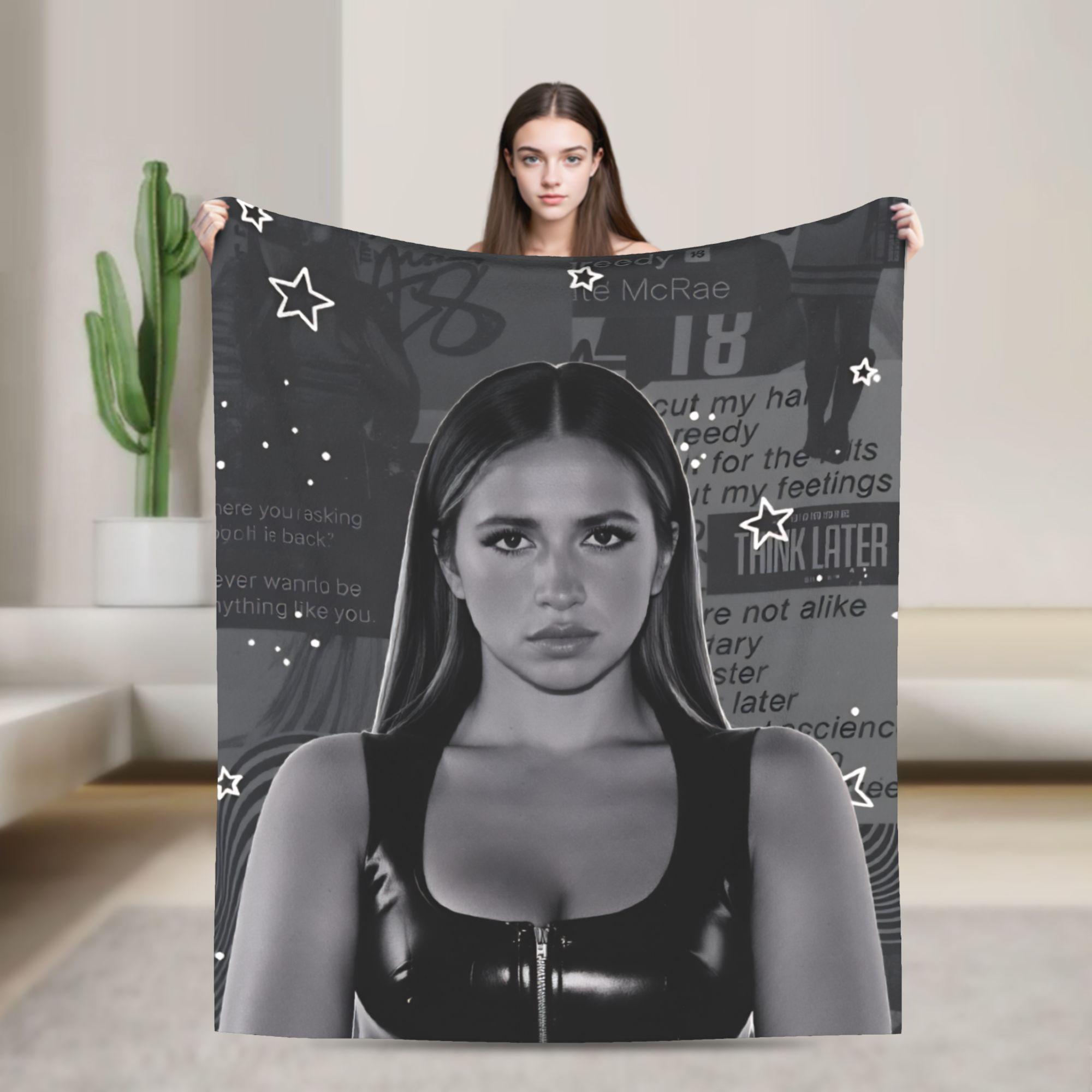 

Tate McRae Flannel Blanket Canadian Singer Super Soft Throw Blanket for Couch Bed Travel Novelty Bedspread Sofa Bed Cover 80x120cm(31x47inch)