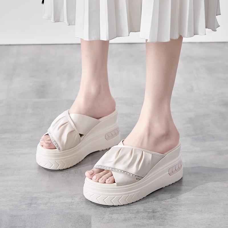 Slippers Women's Versatile and Lightweight Muffin Bottom Wedge Sandals Summer Wear New Thick-soled High-heeled Women's Shoes