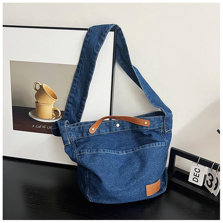 Modern Urban Minimalist Large Capacity Denim Crossbody Bag Ideal For Casual Outings темно-синий