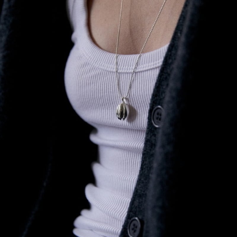 Onill 04-21 Shell (Necklace)