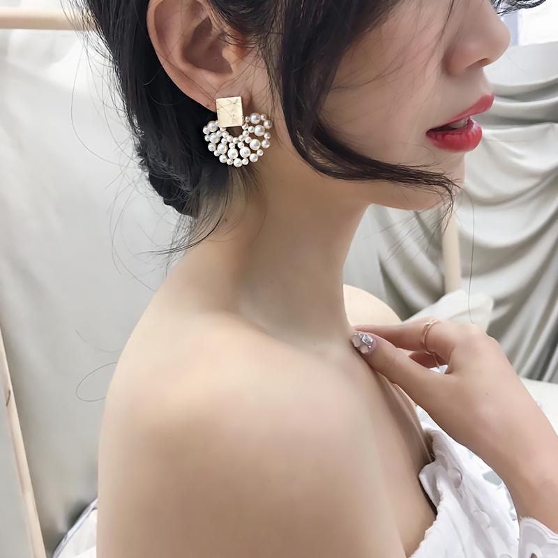 New Design Fan-shaped Pearl Woven Earrings, High-end Niche Net Celebrity, Elegant and Versatile Temperament Earrings for Women