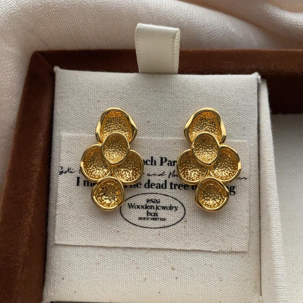 Classic Relief Texture Love Stud Earrings Three-Dimensional Versatile Retro Light Luxury Exquisite Daily Commuter Earrings