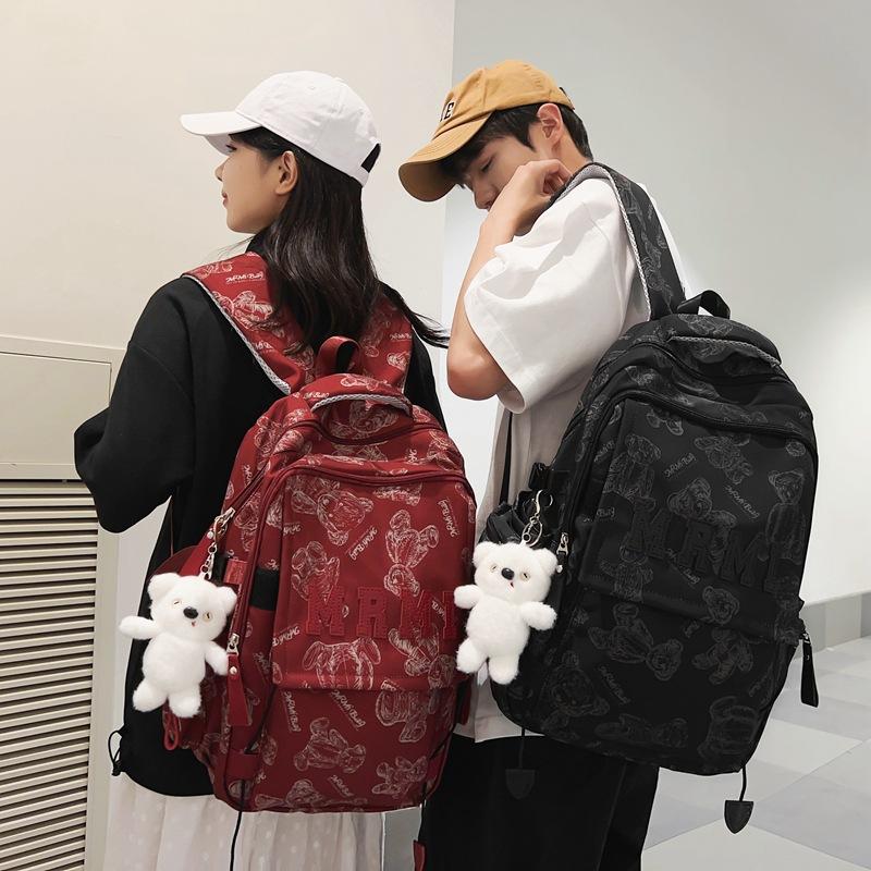 The new bear graffiti backpack has a large capacity of foreign style tide and a couple of middle and high school students have a class backpack tide.