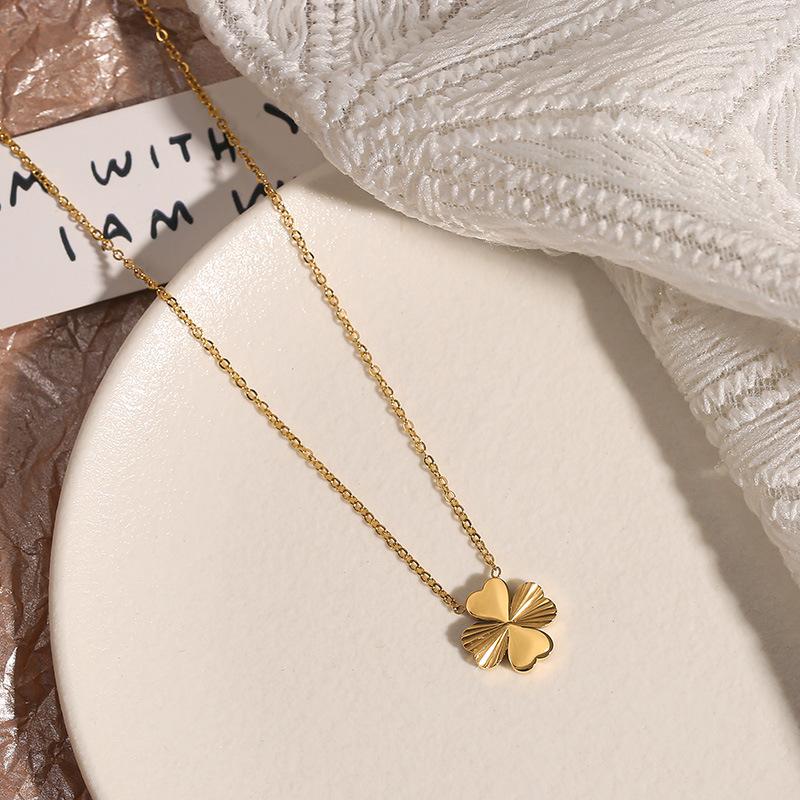 

stainless steel necklace new design heart four leaf shamrock pendant necklace Fashion gold colour necklace for women collar