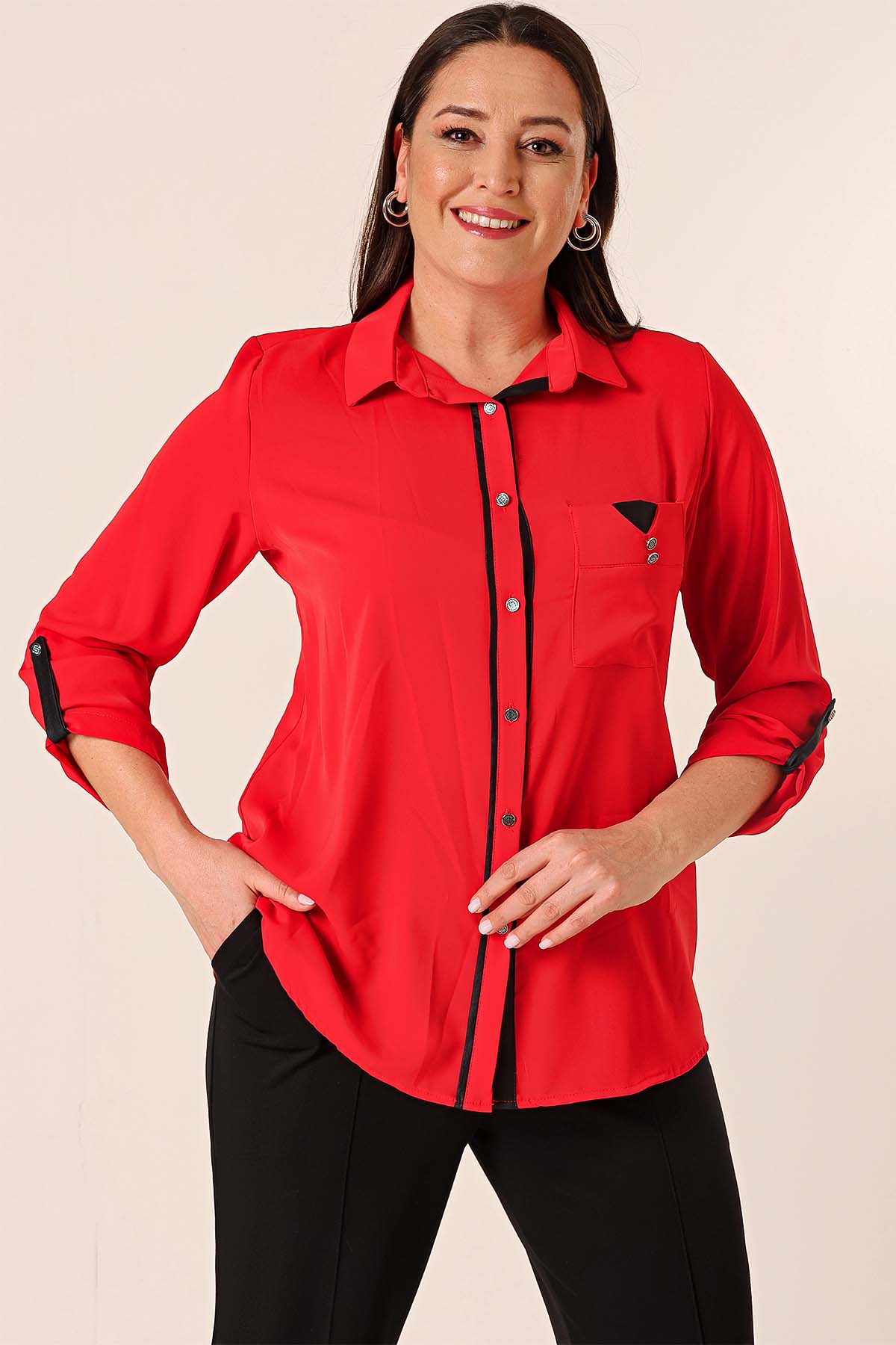 

Рубашка большого размера с металлическими пуговицами спереди, одним карманом, рукавами три четверти и кожаной деталью. 5XL красный