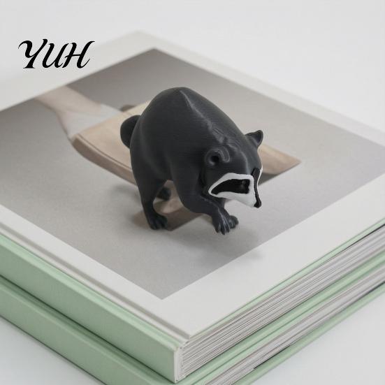 Nature Inspired Decor 3D Printed Racoon Figurine, Cute Raccoon Statue, Funny Desk Buddy, Unique Bookshelf Display Small Animal Collectible Figure for