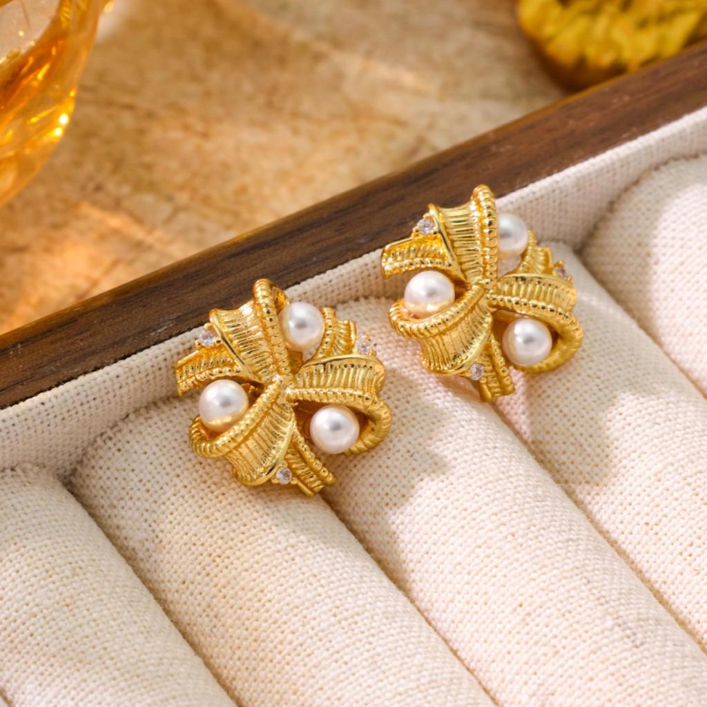 High End Fashion Geometric Woven Earrings With A Three-dimensional Feel Intersecting Light Luxury Zircon Inlay 925 Silver Needle