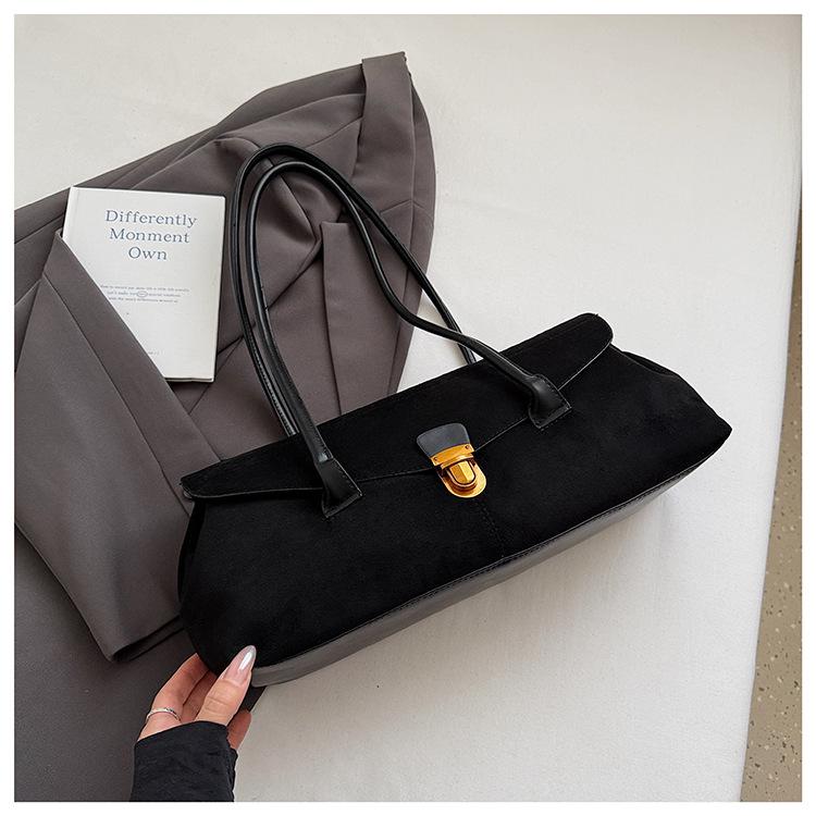 

French underarm bag niche high-end shoulder bag super fire retro style baguette bag temperament new commuter bag чёрный