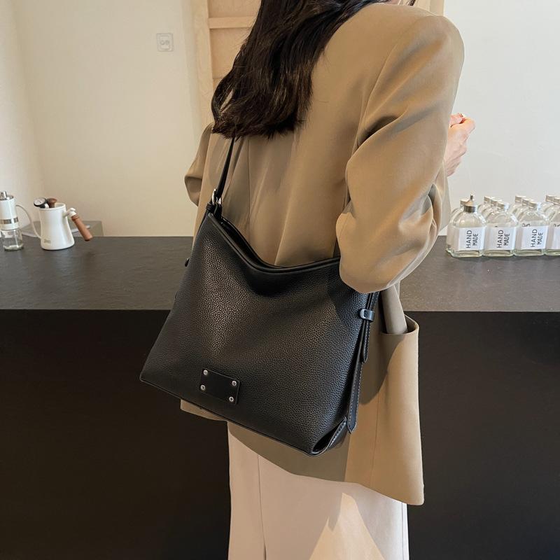 

Модная универсальная сумка-тоут 2024 года, новые контрастные цвета, усовершенствованная текстура, большая вместимость, сумка-мессенджер через плечо Tide чёрный