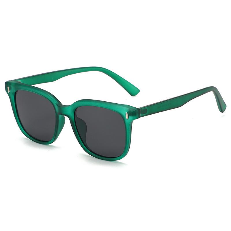 Women's Retro Small Frame Polarized Sunglasses - High-End Design, Slimming Effect, Ideal for Driving and Students
