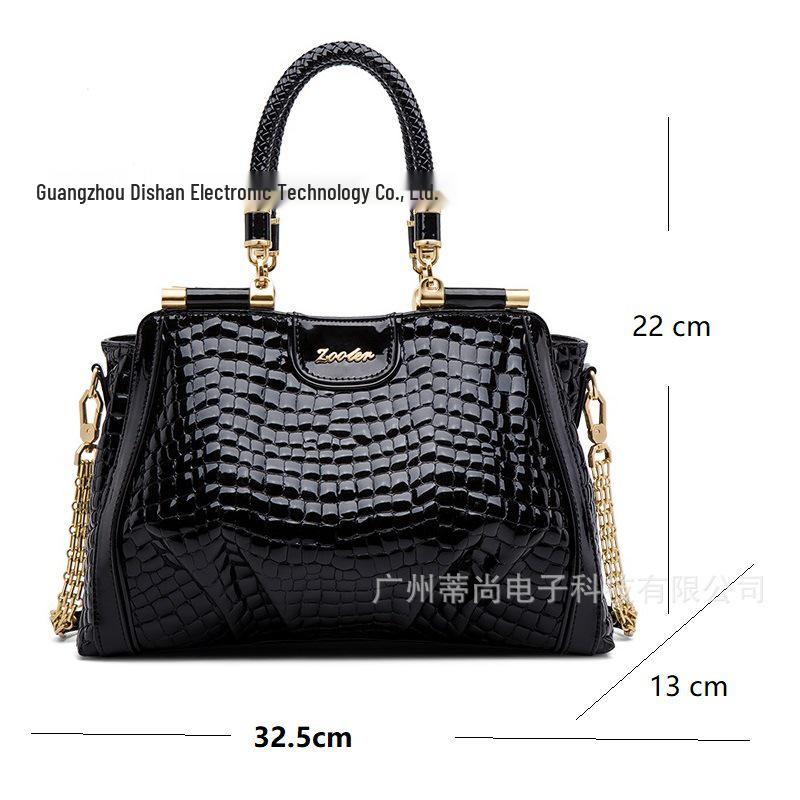 Elegant Ladies' Large-Capacity Cowhide Leather Saddle Handbag 2026