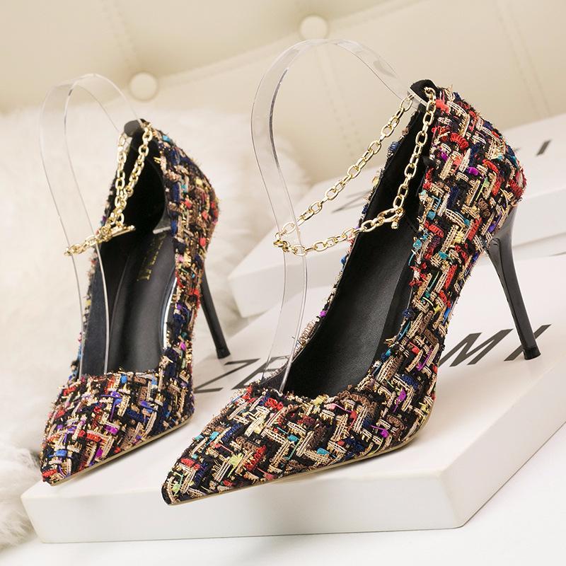 

Xiaoxiang тонкие высокие каблуки женские туфли тонкие каблуки высокие каблуки заостренные шерстяной материал металлическая цепочка односложный ремень одинарные туфли 39