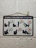 Kein Müll und Hygieneartikel in die Toilette werfen, Metallschild