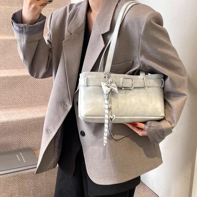 Korean niche underarm bag women's 2025 new trendy autumn and winter fashion commuter shoulder bag simple and versatile handbag