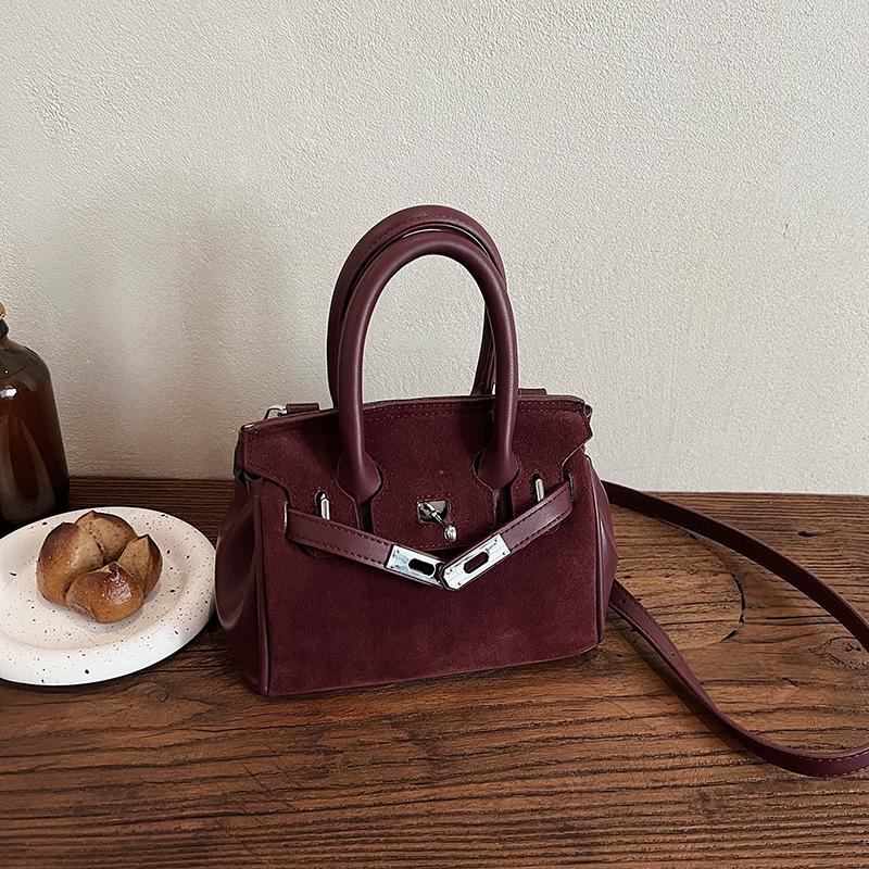 

Осенняя премиальная матовая маленькая 20 см платиновая сумка темпераментная портативная на плечо через плечо женская сумка бордовый